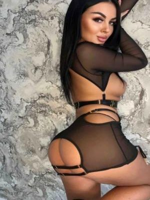 Anemona Italian Enfield Escort